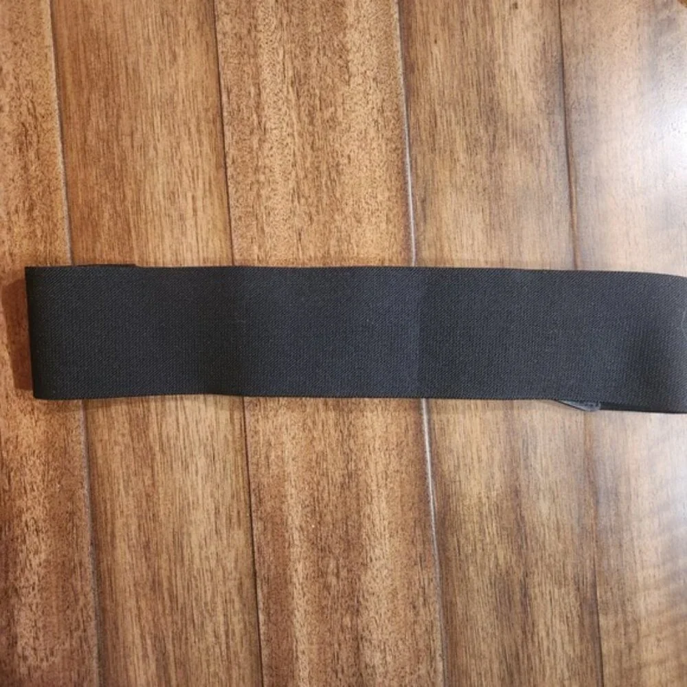 BCBGMAXAZRIA Black Elastic‎ Belt Silver Leaf Buckle Croc Embossed Medium